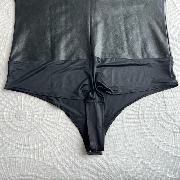 SPANX Mock Neck Bodysuit in Luxe Black Size XXL / 2X - Picture 6 of 8